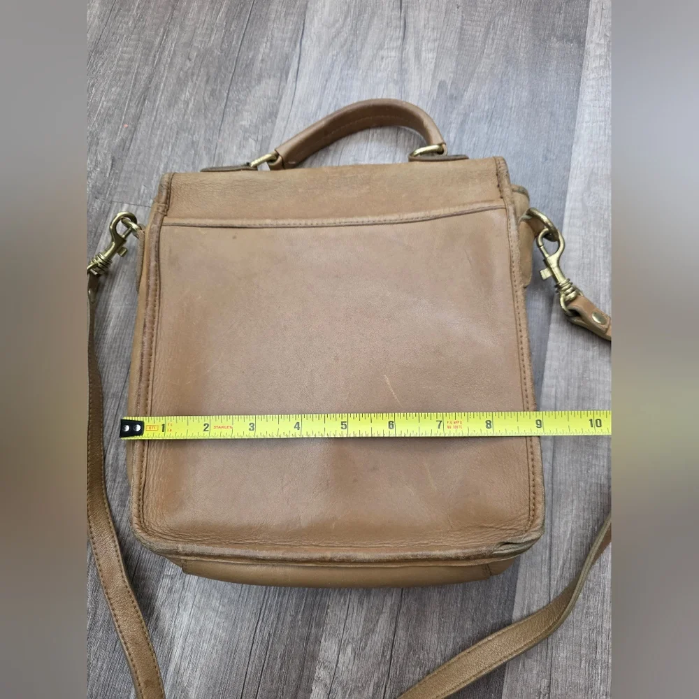 Vintage HUNT CLUB Elegant Tan Leather Women's Crossbody Equestrian Coach Like